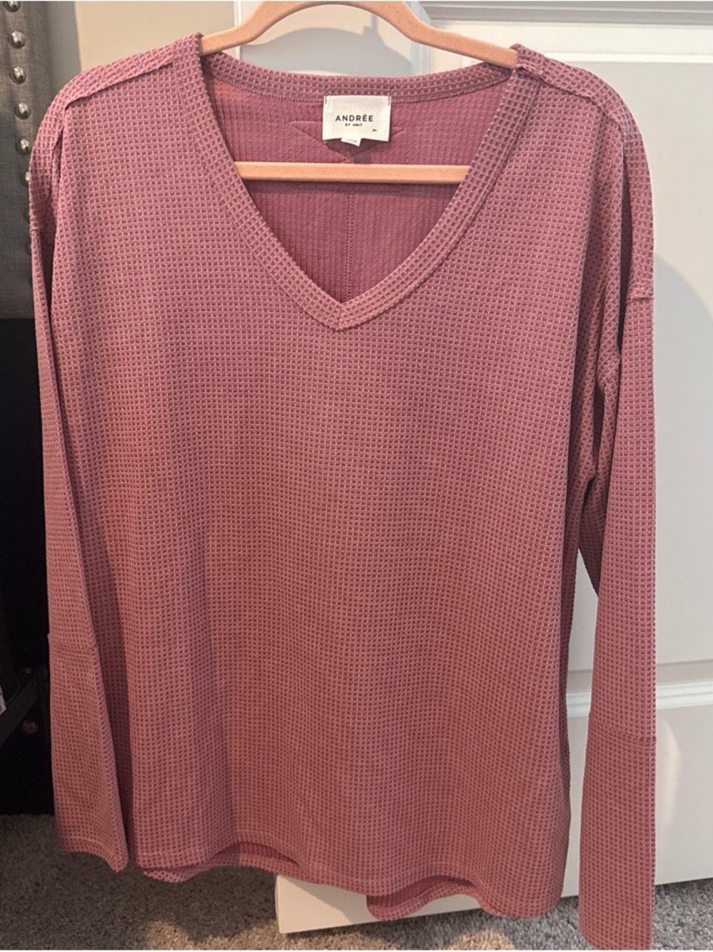 ANDRÉE BY UNIT Waffle Knit V-Neck Top in Dusty Mauve